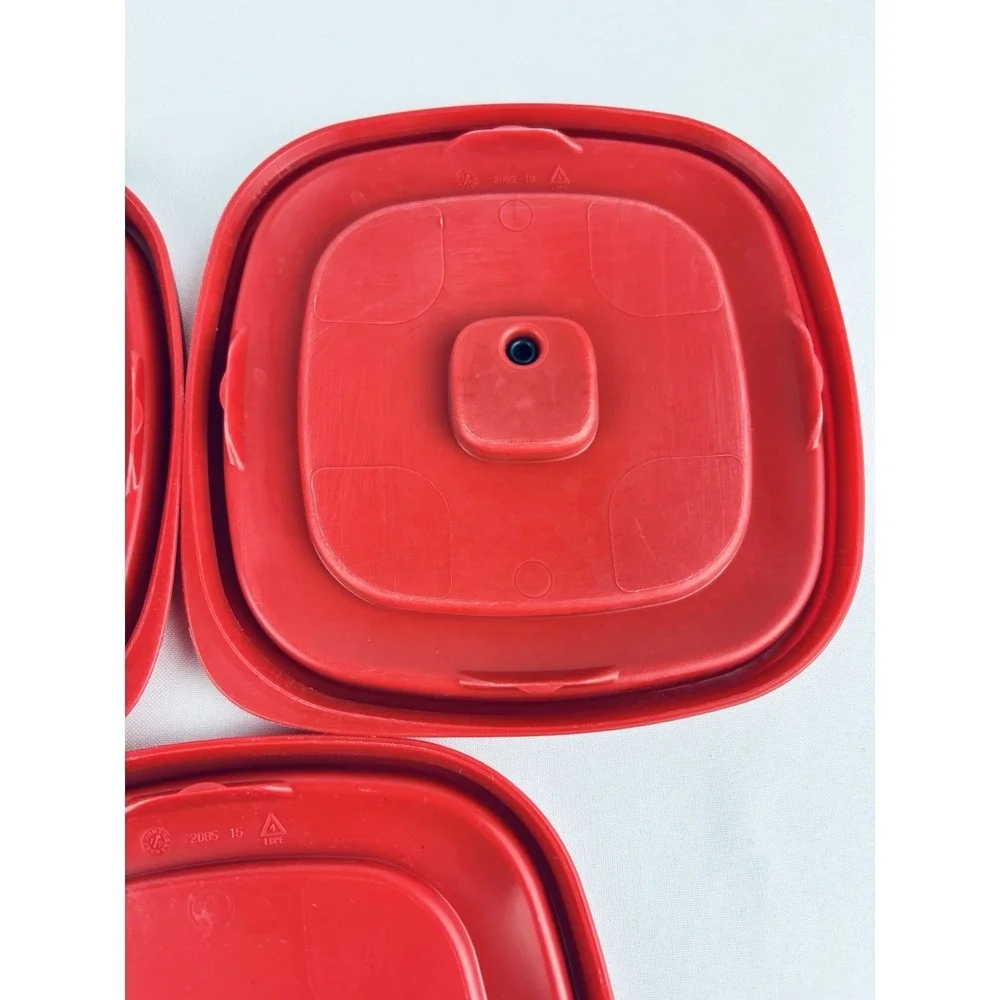 Rubbermaid Easy Find‎ Vented Replacement Red Lids ONLY 6.5